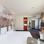 普瓦捷中心宜必思尚品酒店 酒店