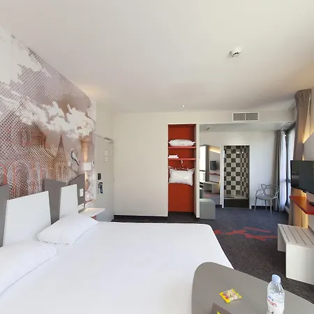 Отель Ibis Styles Centre 3*