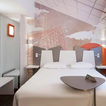 Отель Ibis Styles Centre 3*