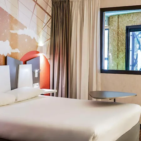 Отель Ibis Styles Centre 3*