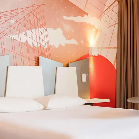 Отель Ibis Styles Centre 3*