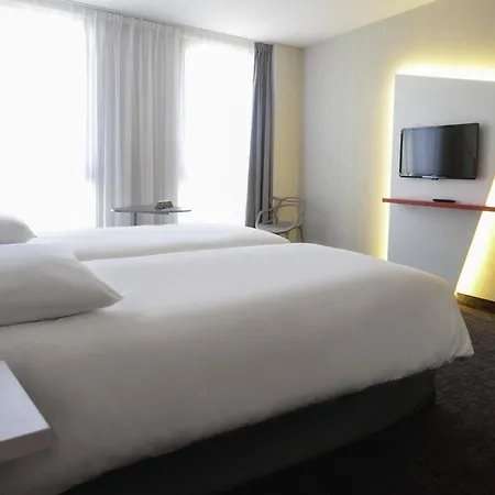 Ibis Styles Centre Hotel 3*